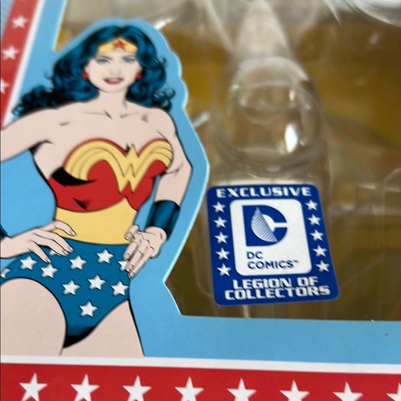 FUNKO EXCLUSIVE DC COMICS Wonder Woman Invisible Jet with Mini Figure - Picture 7 of 15